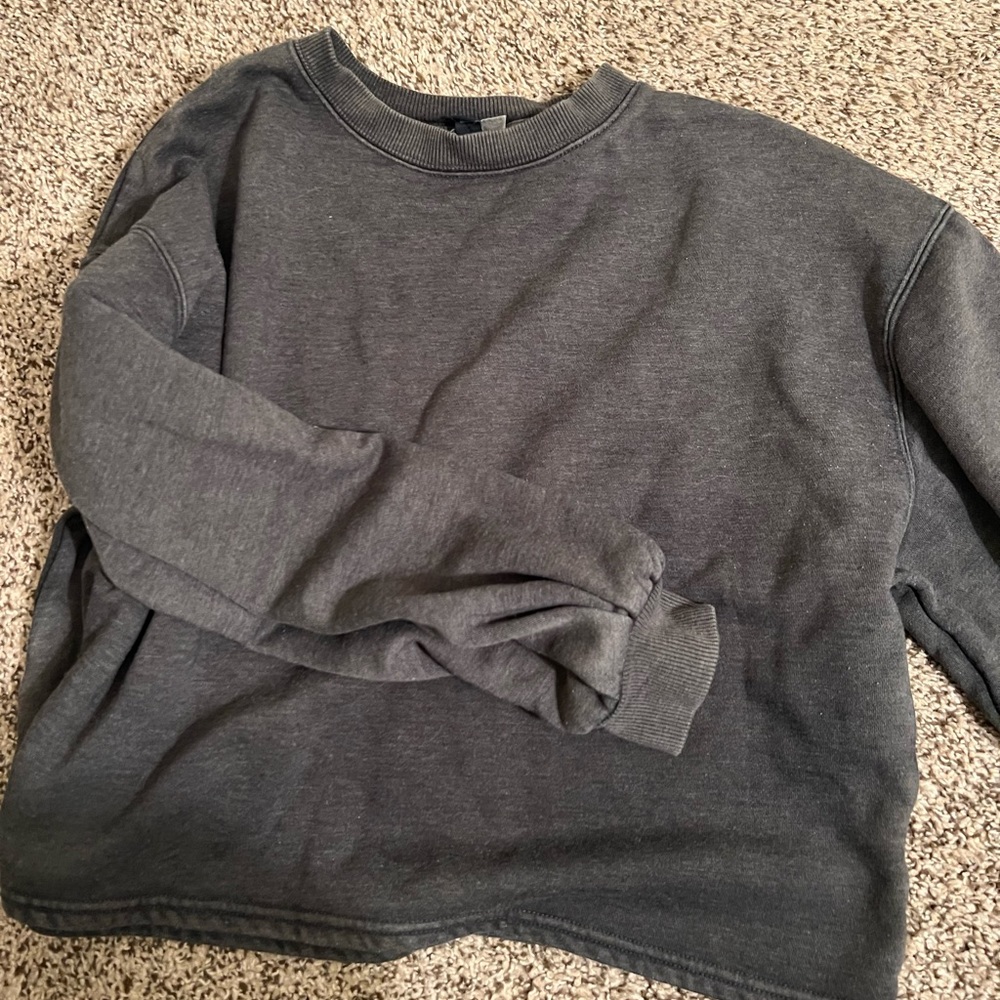 Grey cropped crewneck